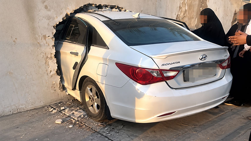 سيارة تصطدم بمنزل في قرية الغدير بمحافظة النجف بعد فقدان السيطرة عليها